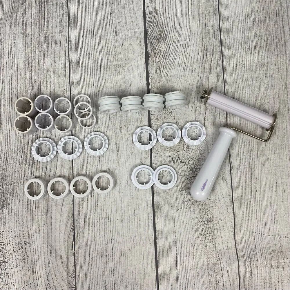 Wilton mini fondant ribbon roller